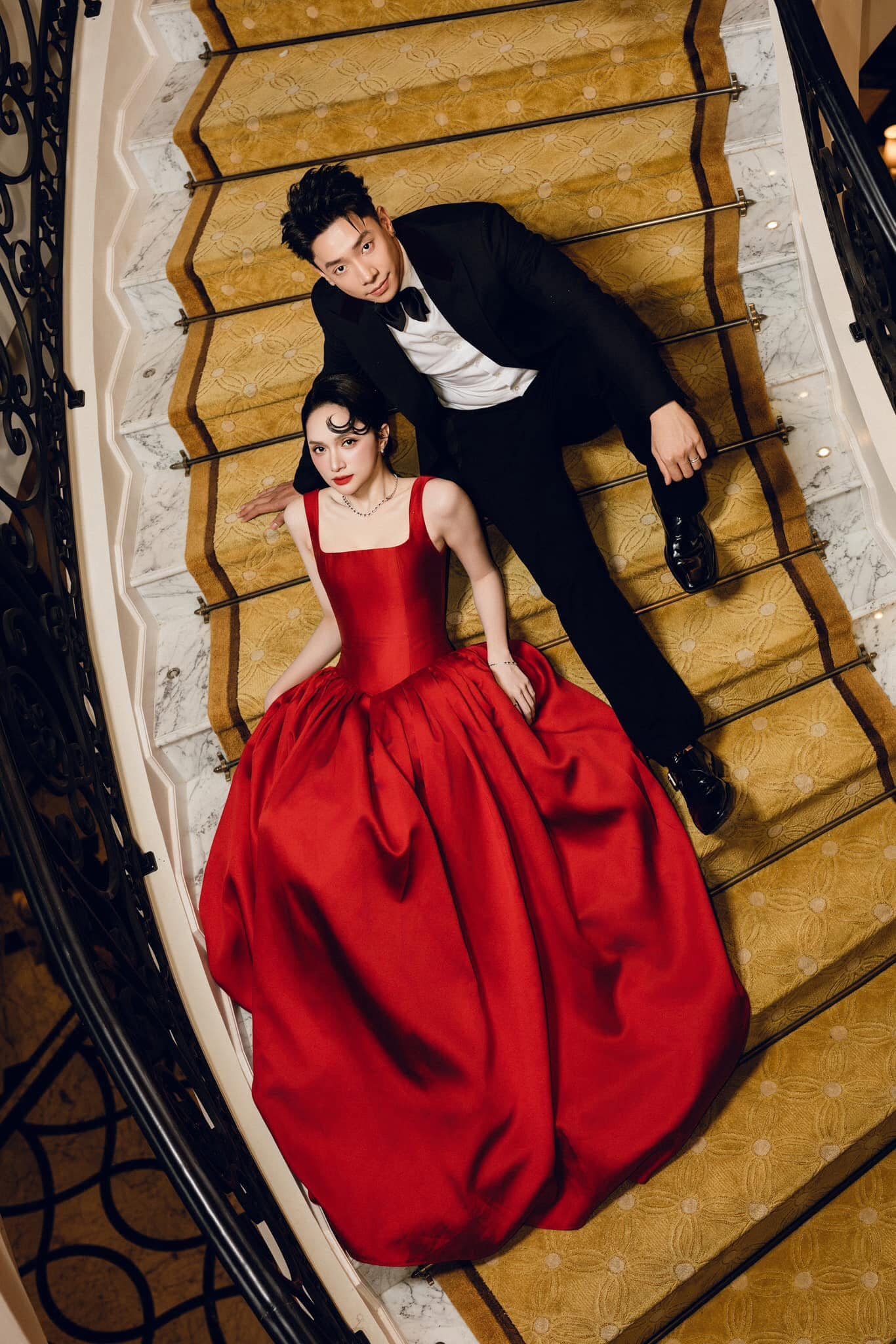 Hương Giang bị loại sốc ở Miss Universe, bạn trai Phú Cường: