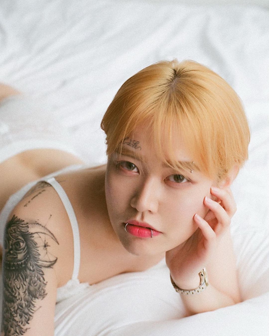 Tin đồn quá khứ bị đào xới, 1 sao nữ