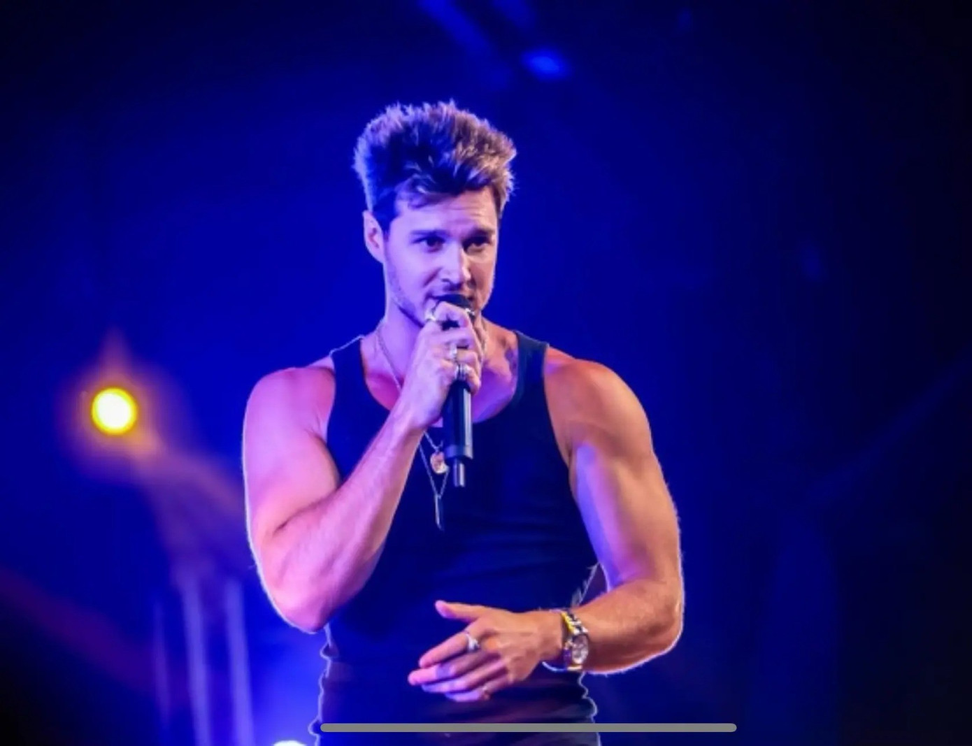 Nam ca sĩ 29 tuổi tử vong trên đường- Ảnh 1. Nam ca sĩ 29 tuổi tử vong trên đường- Ảnh 1.