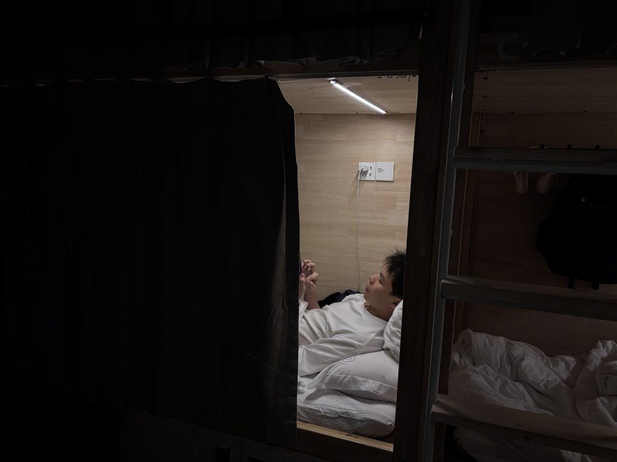 Thế hệ trẻ 'bèo dạt mây trôi' ở Trung Quốc: Tốt nghiệp ra trường đi bán hàng rong, thường xem bói, cầu khấn tâm linh để tìm việc- Ảnh 8. Thế hệ trẻ 'bèo dạt mây trôi' ở Trung Quốc: Tốt nghiệp ra trường đi bán hàng rong, thường xem bói, cầu khấn tâm linh để tìm việc- Ảnh 8.