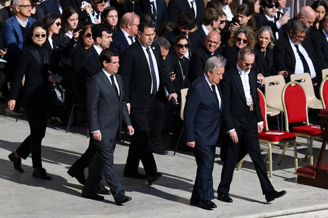 Tang lễ Giáo hoàng Francis: Những nhân vật quyền lực nhất thế giới và 200.000 người tham dự- Ảnh 6.