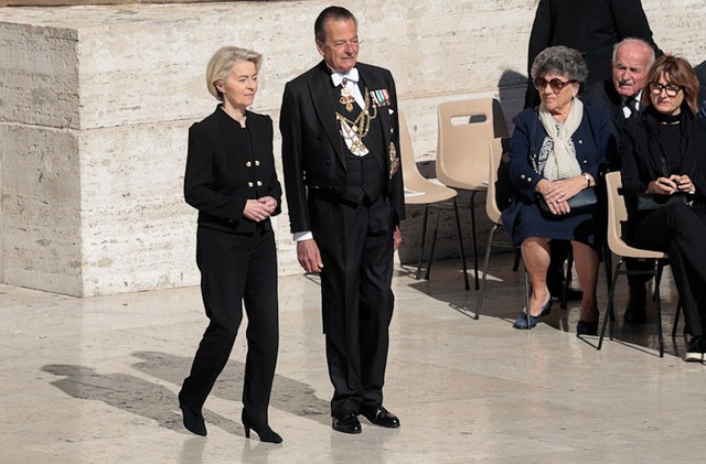 Tang lễ Giáo hoàng Francis: Những nhân vật quyền lực nhất thế giới và 200.000 người tham dự- Ảnh 7.