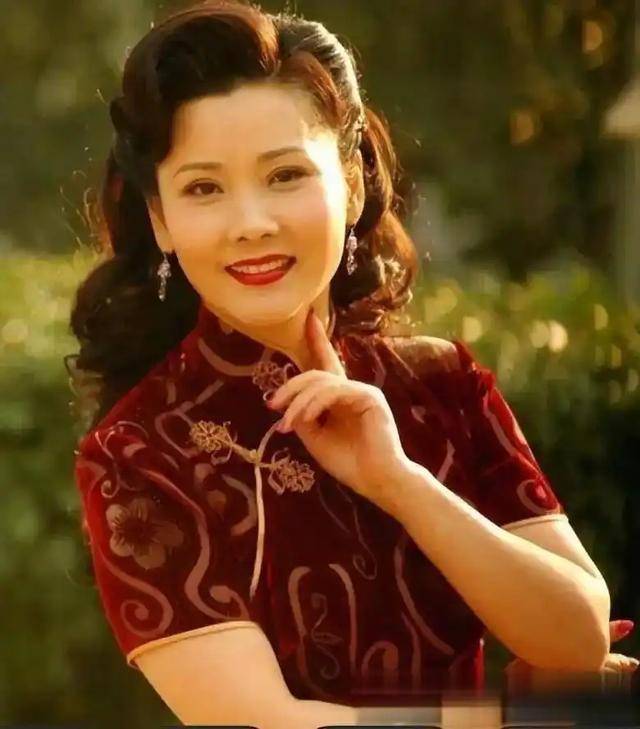 4 quý bà màn ảnh Hoa ngữ: Đẹp từ thần thái, sang từ cốt cách, không ai