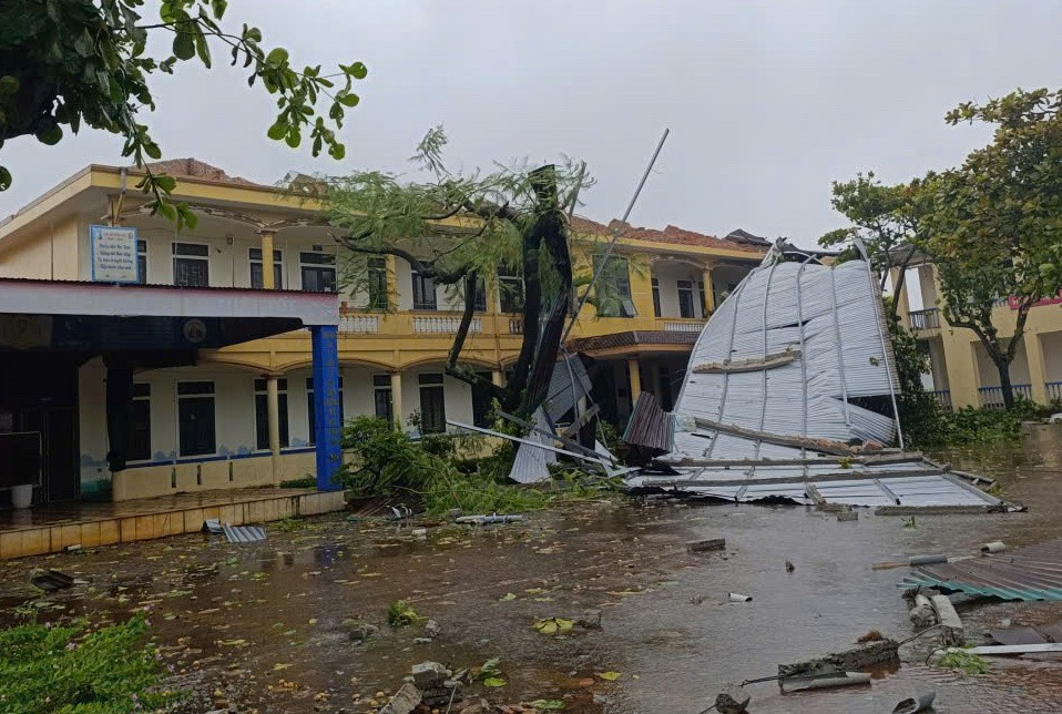 SOOBIN - Đức Phúc quyên góp nóng hỗ trợ bà con miền Trung bị ảnh hưởng bởi bão số 5- Ảnh 3. SOOBIN - Đức Phúc quyên góp nóng hỗ trợ bà con miền Trung bị ảnh hưởng bởi bão số 5- Ảnh 3.