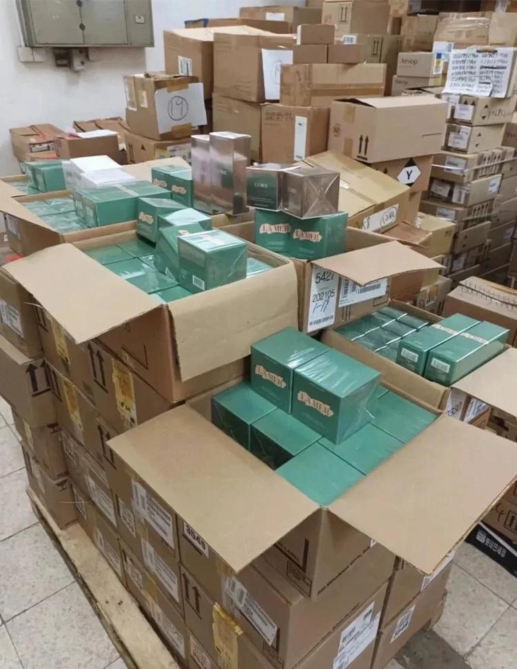 Đột kích kho hàng quy mô lớn chứa đầy mỹ phẩm Estée Lauder, Lancôme, Shiseido giả: Tịch thu 190.000 sản phẩm trị giá hơn 198 tỷ đồng- Ảnh 2.