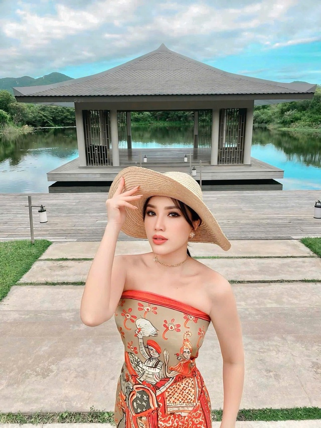 Sao nữ Việt giàu sụ từ khi 16 tuổi: Bố mẹ là trùm bất động sản, rơi vào trầm cảm vì cháy nhà- Ảnh 19.