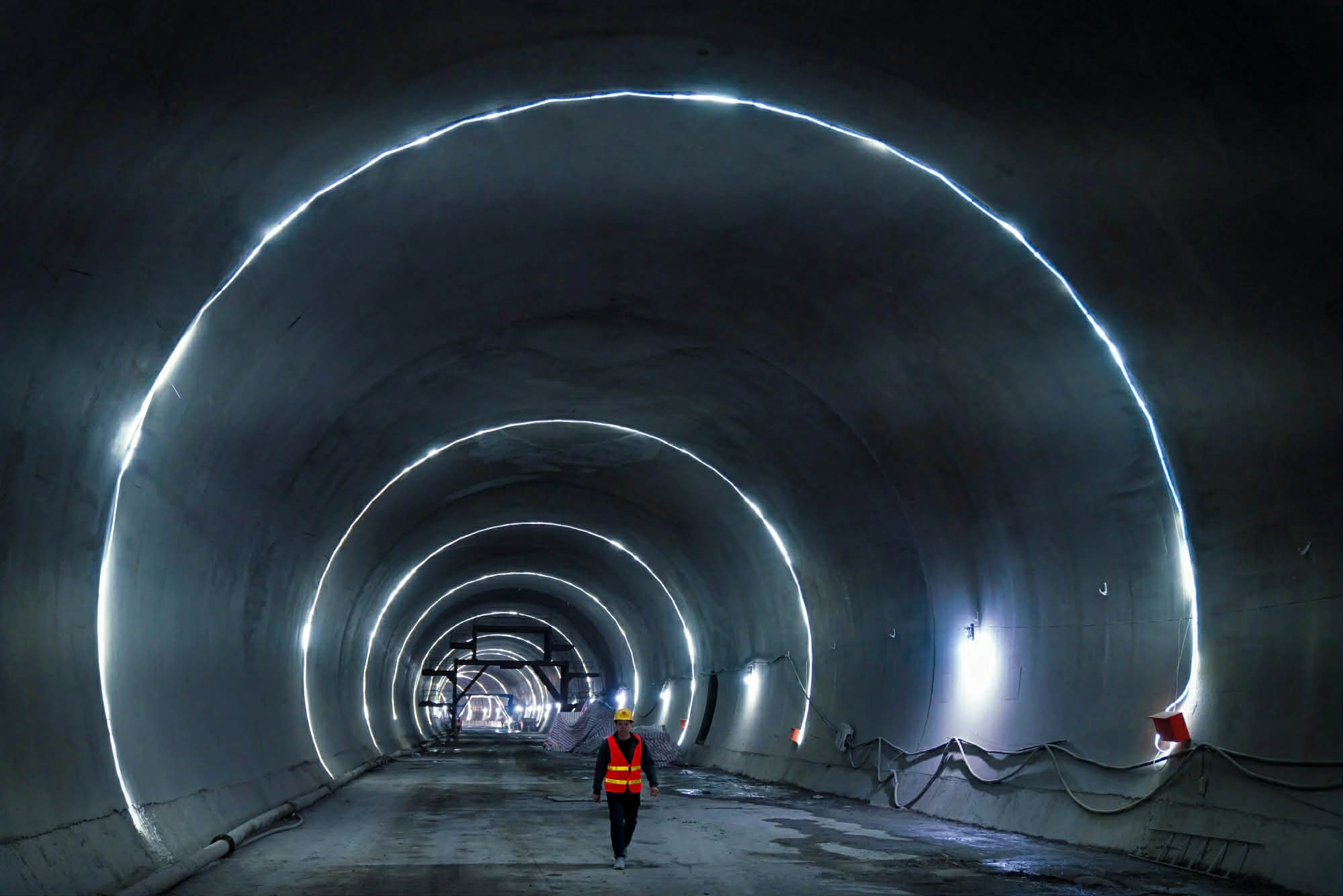 Chưa từng có: Đường sắt cao tốc 350 km/h đi xuyên hang động, hàng trăm cột đá sắc nhọn được AI đào hầm, sắp thay đổi hoàn toàn công nghệ xây dựng- Ảnh 1.