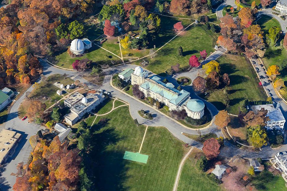 9 địa điểm kỳ bí nhất bị làm mờ trên Google Maps hiện có thể xem vô tư- Ảnh 2.