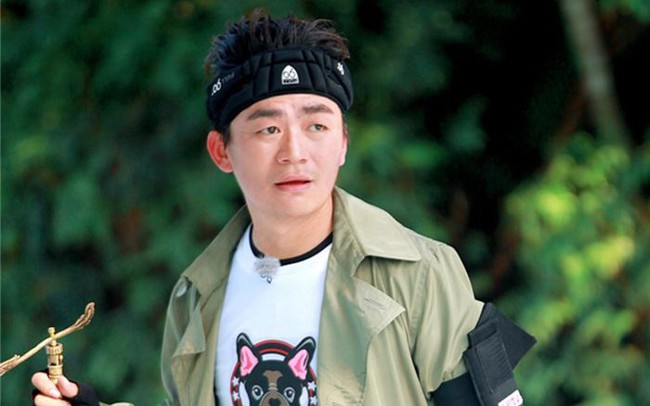 Nam diễn viên đi ăn với con trai, cậu bé bất ngờ làm 1 việc khiến bố