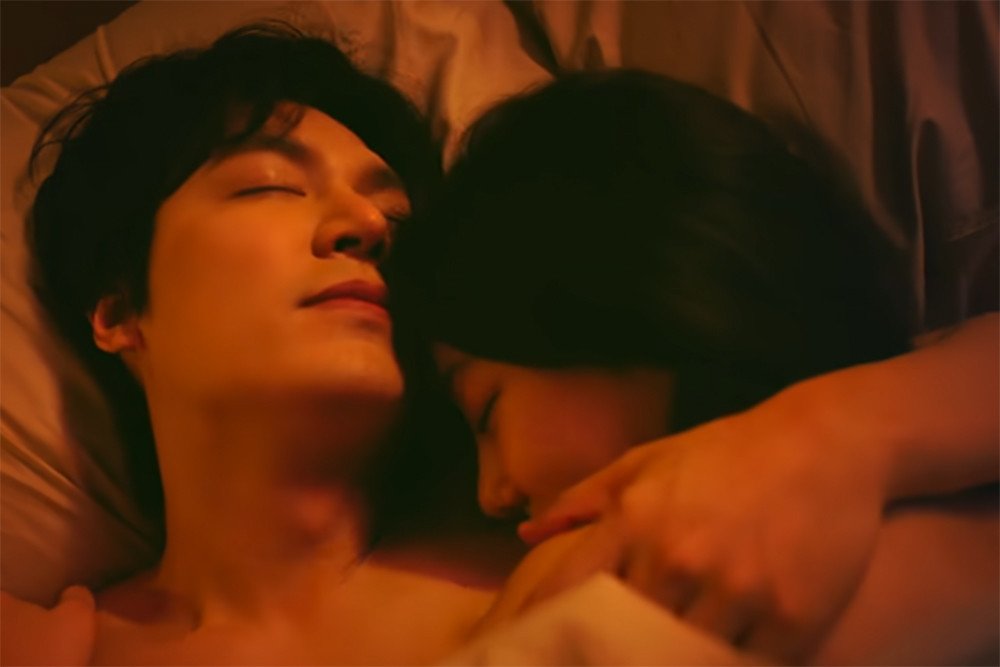 7-1736046884-44-width1000height667 Cảnh nóng của Lee Min Ho trong phim. Ảnh: Chụp màn hình