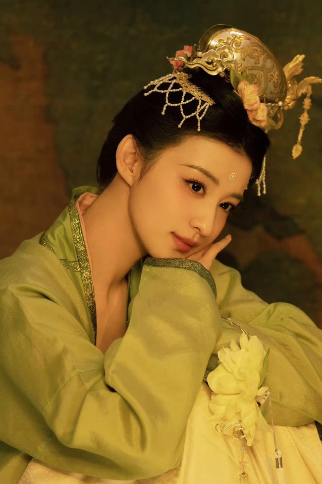 Mỹ nhân cổ trang đẹp nhất Tết Nguyên đán 2025: Nhan sắc phong thần hơn cả tranh vẽ- Ảnh 9. Mỹ nhân cổ trang đẹp nhất Tết Nguyên đán 2025: Nhan sắc phong thần hơn cả tranh vẽ- Ảnh 9.