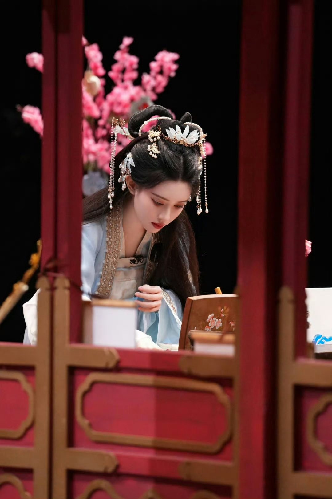 Mỹ nhân cổ trang Trung Quốc đẹp ngây ngất