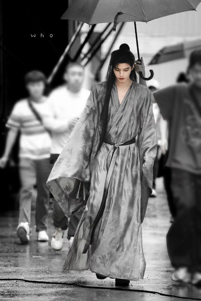 Thái tử đẹp vô địch Trung Quốc hiện tại: Nhan sắc khuynh đảo chúng sinh, cao sang quyền quý từ cốt cách- Ảnh 5.