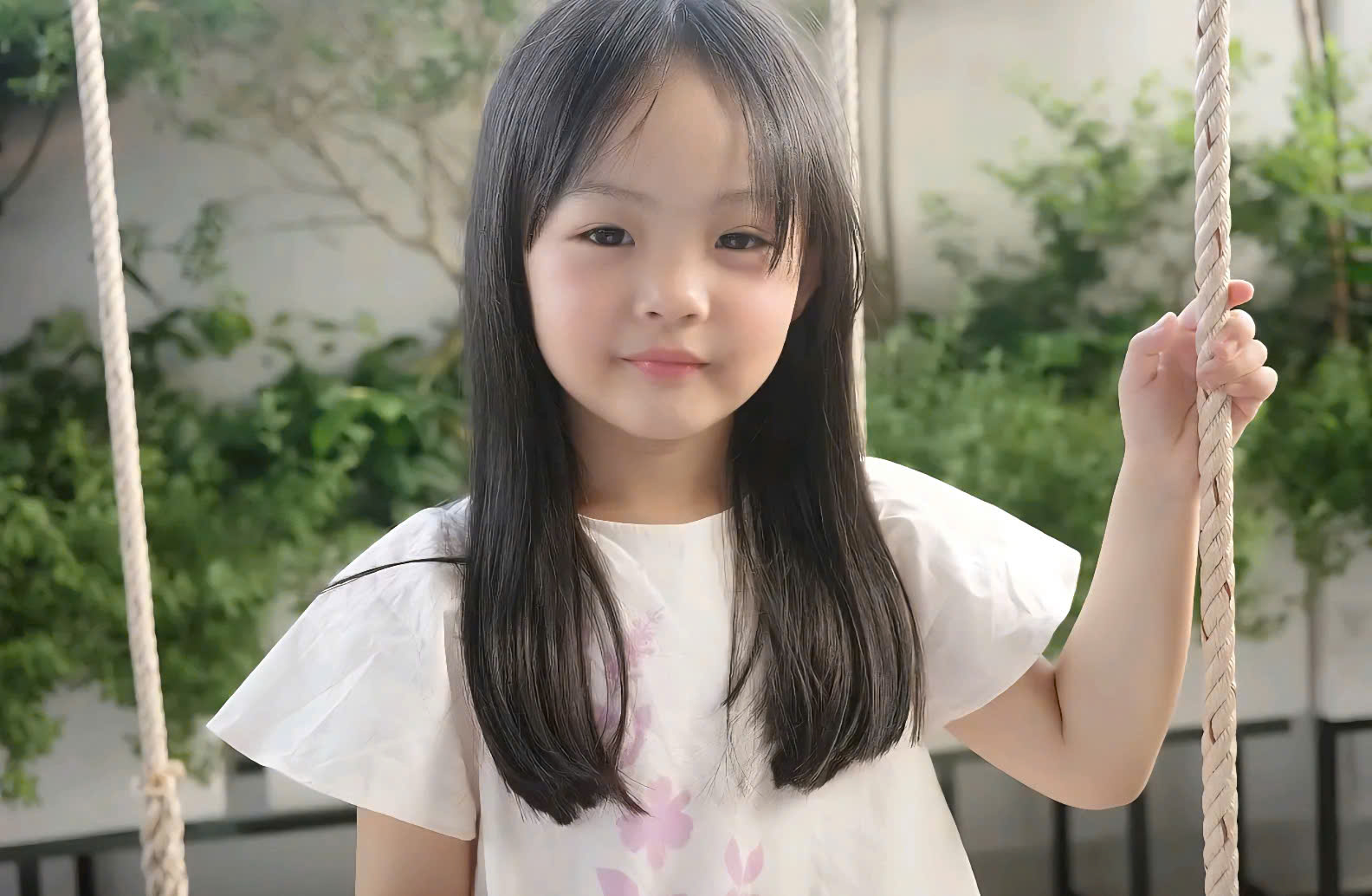 Hot mom Đàm Thu Trang khoe ảnh