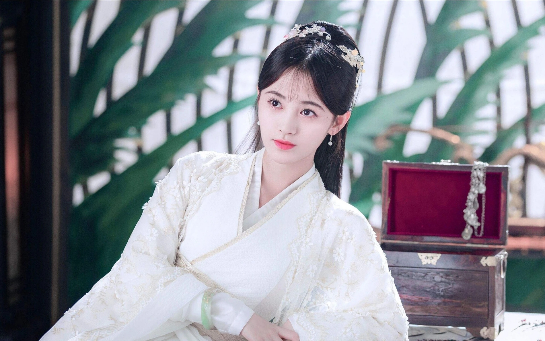 Nhìn mỹ nhân này mặc bạch y mà tưởng tiên nữ giáng trần: Gương mặt được ông trời phác họa, người đâu mà đẹp dữ thần- Ảnh 8.