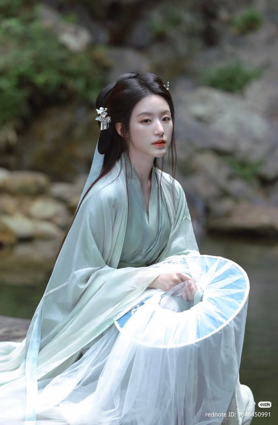 Trên trời rơi xuống nàng Tiểu Long Nữ đẹp chấn động 2025, nhan sắc này đến Lưu Diệc Phi cũng phải nể- Ảnh 2.