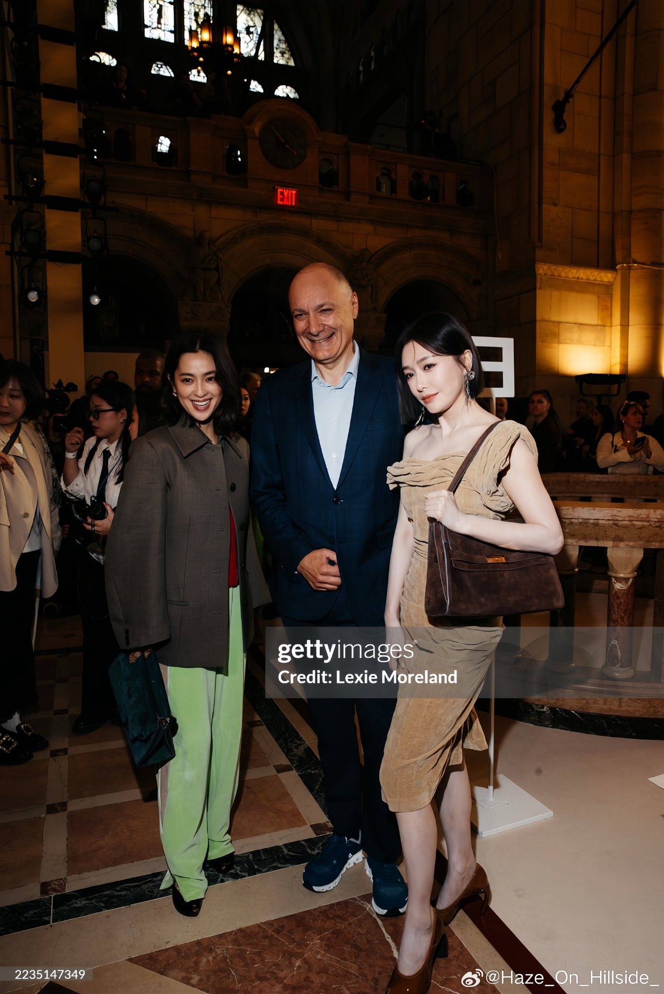 Cả phố náo loạn khi mỹ nhân này vừa bước xuống xe: Người đâu mà đẹp thế không biết, sang đến từng hơi thở- Ảnh 13.