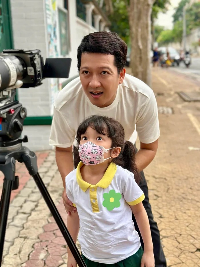 Con gái Trường Giang 6 tuổi được học đủ thứ chuẩn Con gái Trường Giang 6 tuổi được học đủ thứ chuẩn