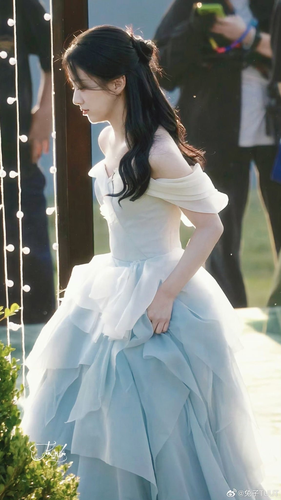 Nghĩ nát óc cũng không biết tả mỹ nhân này đẹp thế nào: Xinh hết phần người khác, visual sáng lóa mắt là có thật- Ảnh 10. Nghĩ nát óc cũng không biết tả mỹ nhân này đẹp thế nào: Xinh hết phần người khác, visual sáng lóa mắt là có thật- Ảnh 10.