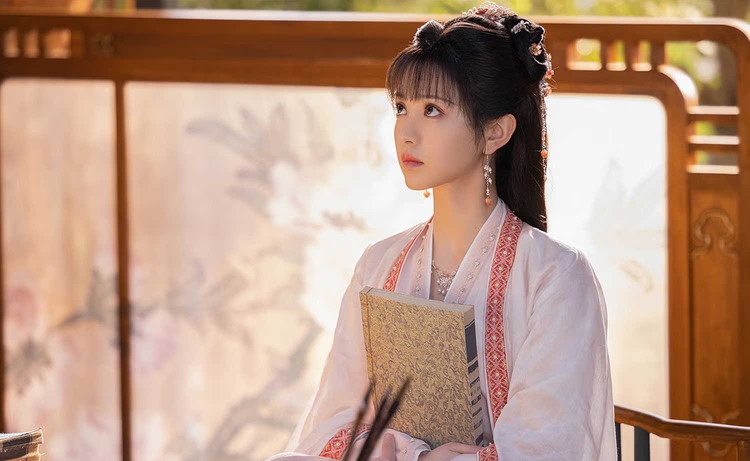 Cho 1 tỷ cũng không dám chê mỹ nhân này nửa câu: Đẹp tuyệt mỹ như bức họa cổ điển, thua công chúa mỗi cái vương miện- Ảnh 9. Cho 1 tỷ cũng không dám chê mỹ nhân này nửa câu: Đẹp tuyệt mỹ như bức họa cổ điển, thua công chúa mỗi cái vương miện- Ảnh 9.