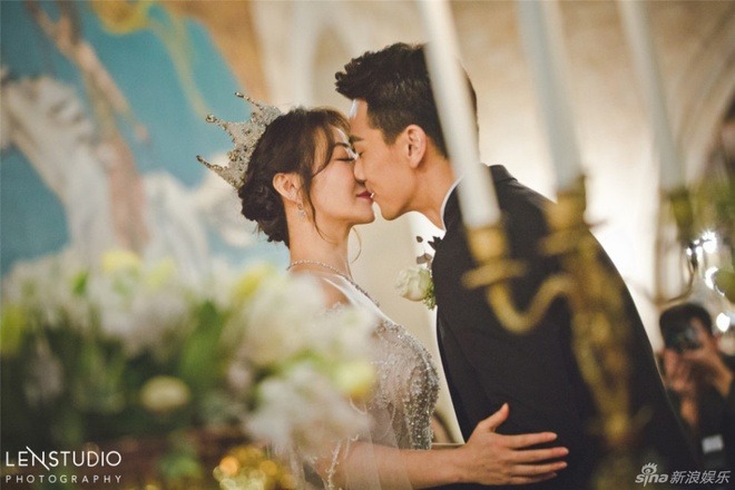 Mỹ nhân showbiz 50 tuổi, body nóng bỏng bị chồng