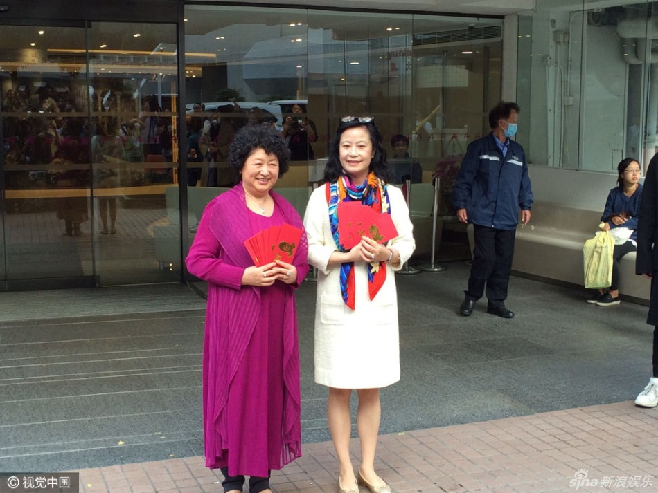 Huỳnh Hiểu Minh bên trọng bên khinh: Đón con trai