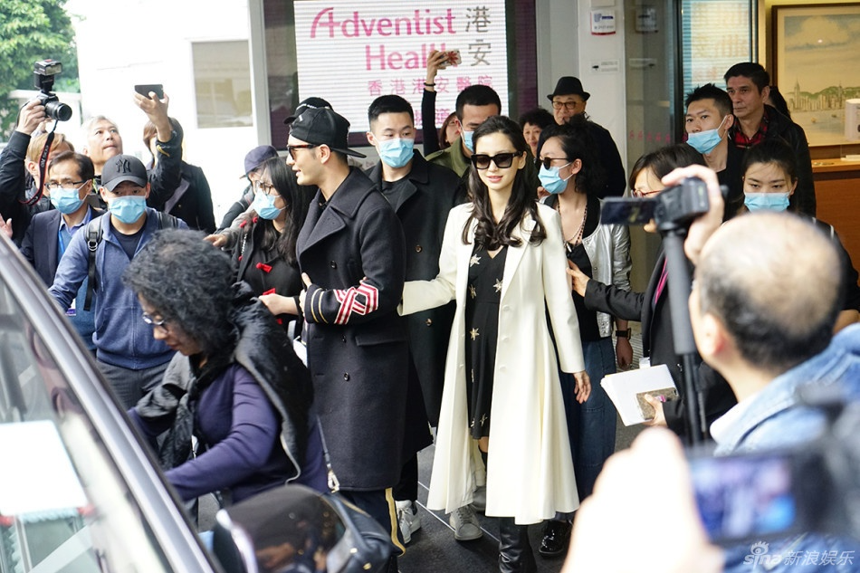 Huỳnh Hiểu Minh bên trọng bên khinh: Đón con trai