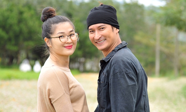 Cặp đôi Vbiz vừa công bố ly hôn nay lại xuất hiện chung, cùng đi ăn