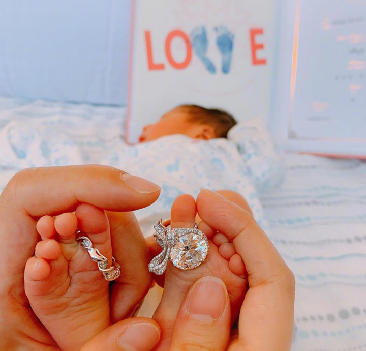 "Nữ diễn viên phim giờ vàng" được chồng đại gia thưởng nóng bao nhiêu khi sinh con? 70a916066eb249558c6b0839156e24b1 14540419 1760269289526 17602692903232068487240