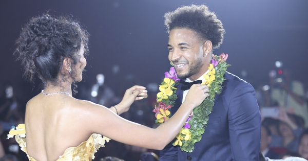 Clip Hoa hậu H'Hen Niê bị "chặn họng" tại sự kiện, phản ứng sau đó lộ rõ thái độ 29 Clip Hoa hậu H'Hen Niê bị "chặn họng" tại sự kiện, phản ứng sau đó lộ rõ thái độ 73912941280299n 17405797207291572232440 1740585743265 1740585743485396167290 17406557959431447728042 1740659753009 1740659 119 0 964 1614 crop 17406598822962080279348jpg