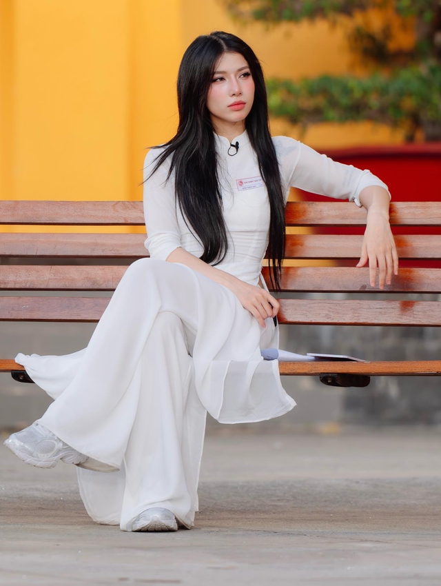 "Em Xinh" LyHan tiếp tục gây sốc vì hình ảnh nghi sử dụng thuốc lá điện tử, phía nữ ca sĩ phản ứng ra sao? 75044727629132841025n 1753689410068536416631 17536896671581860025535 1753692252496 1753692252758837364539 1753784054726960505595 1753794646561 1753794646975883546346