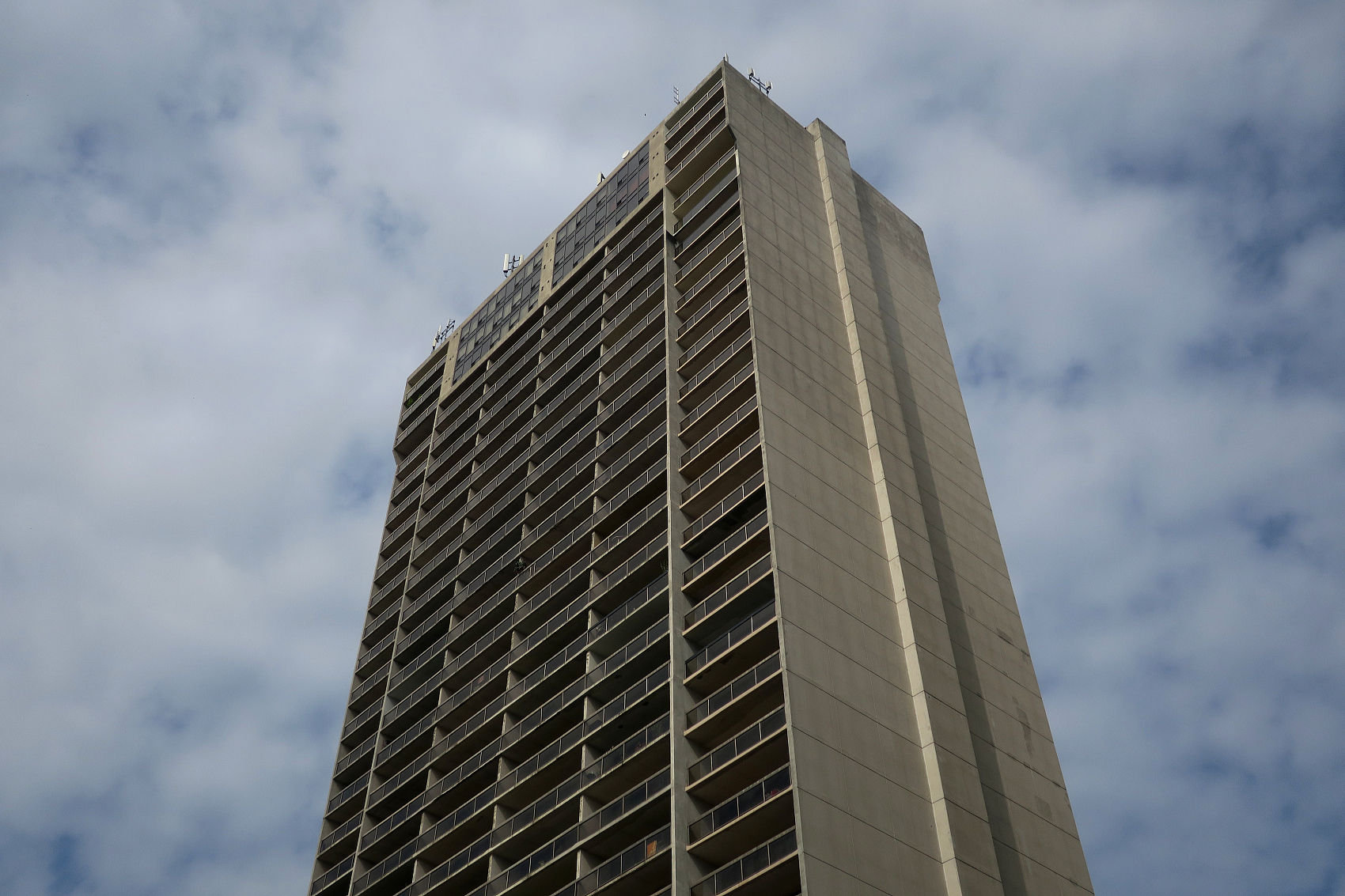 "Ký sinh trùng" bản đời thực: Xuất hiện hàng loạt tiếng kêu kinh hoàng và chuyện lạ xảy ra trong chung cư, người dân tá hoả khi biết chuyện gì đang xảy ra 7542262 1738229749893 17382297500191539179104