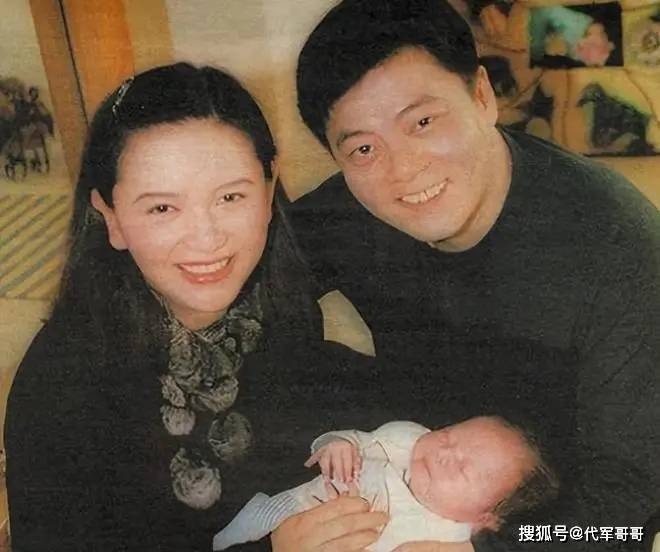 "Ngọc nữ vạn người mê" rời bỏ showbiz, chọn công việc hành chính vì con trai nhận cái kết nức lòng 7697d6b137f440b8ab87d5967a164b64 155648 1745939041059 17459390412292058753700