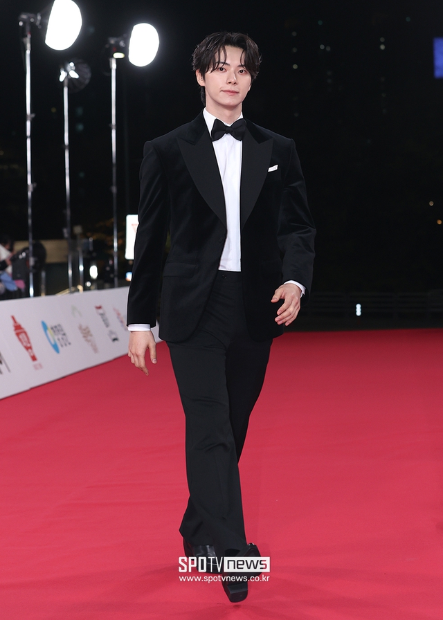 Siêu thảm đỏ Rồng Xanh 2025: Hyun Bin - Son Ye Jin chiếm trọn spotlight, Yoona (SNSD) rực rỡ như đóa hoa hồng- Ảnh 16.