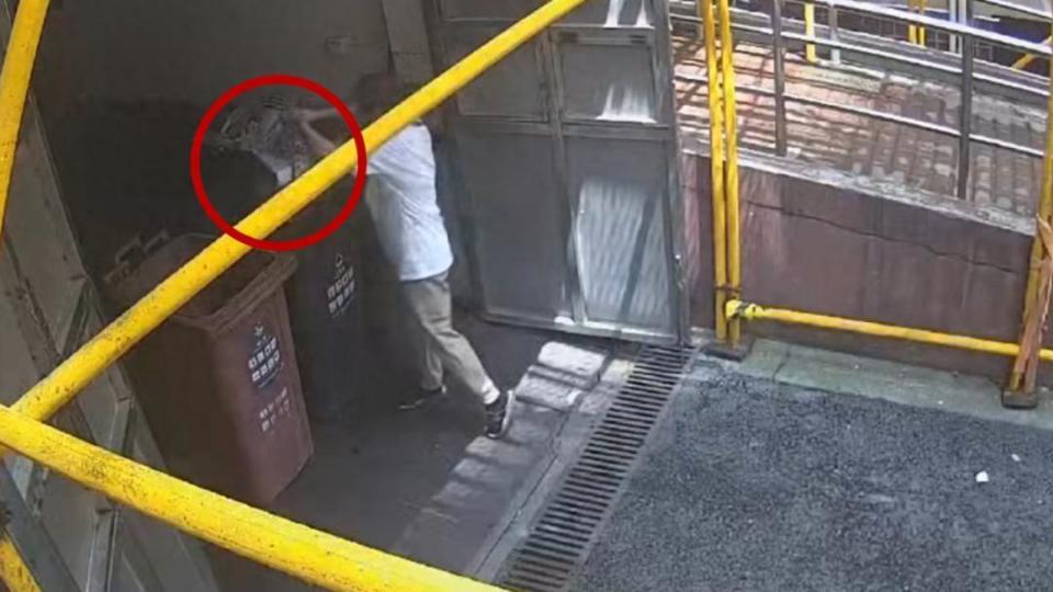 Con gái dọn nhà vứt vàng trị giá gần 2 tỷ đồng của mẹ vào thùng rác: Trích xuất camera khiến nữ sinh “không tin vào mắt mình”- Ảnh 1.