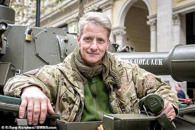 Mua xe tăng trên mạng, người đàn ông phát hiện 25 kg vàng thỏi trị giá gần 70 tỷ đồng trong bình dầu- Ảnh 1. Mua xe tăng trên mạng, người đàn ông phát hiện 25 kg vàng thỏi trị giá gần 70 tỷ đồng trong bình dầu- Ảnh 1.