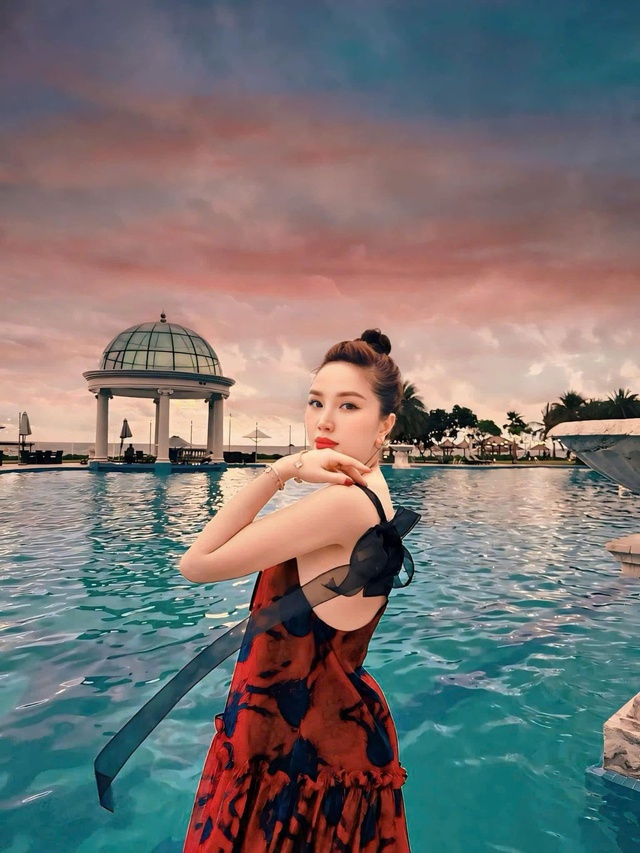 Sao nữ Việt giàu sụ từ khi 16 tuổi: Bố mẹ là trùm bất động sản, rơi vào trầm cảm vì cháy nhà- Ảnh 18.