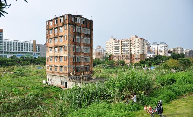 Chủ tòa nhà 1000m2 từ chối hơn 74 tỷ đồng tiền đền bù, không chịu di dời khiến đại dự án bị “đắp chiếu” suốt 7 năm: “Nhà tôi giá trị gấp nhiều lần con số đó”- Ảnh 2.