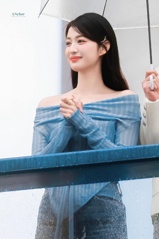 Mỹ nhân Trung Quốc đi ghi hình mà đẹp lịm con tim: Nhan sắc