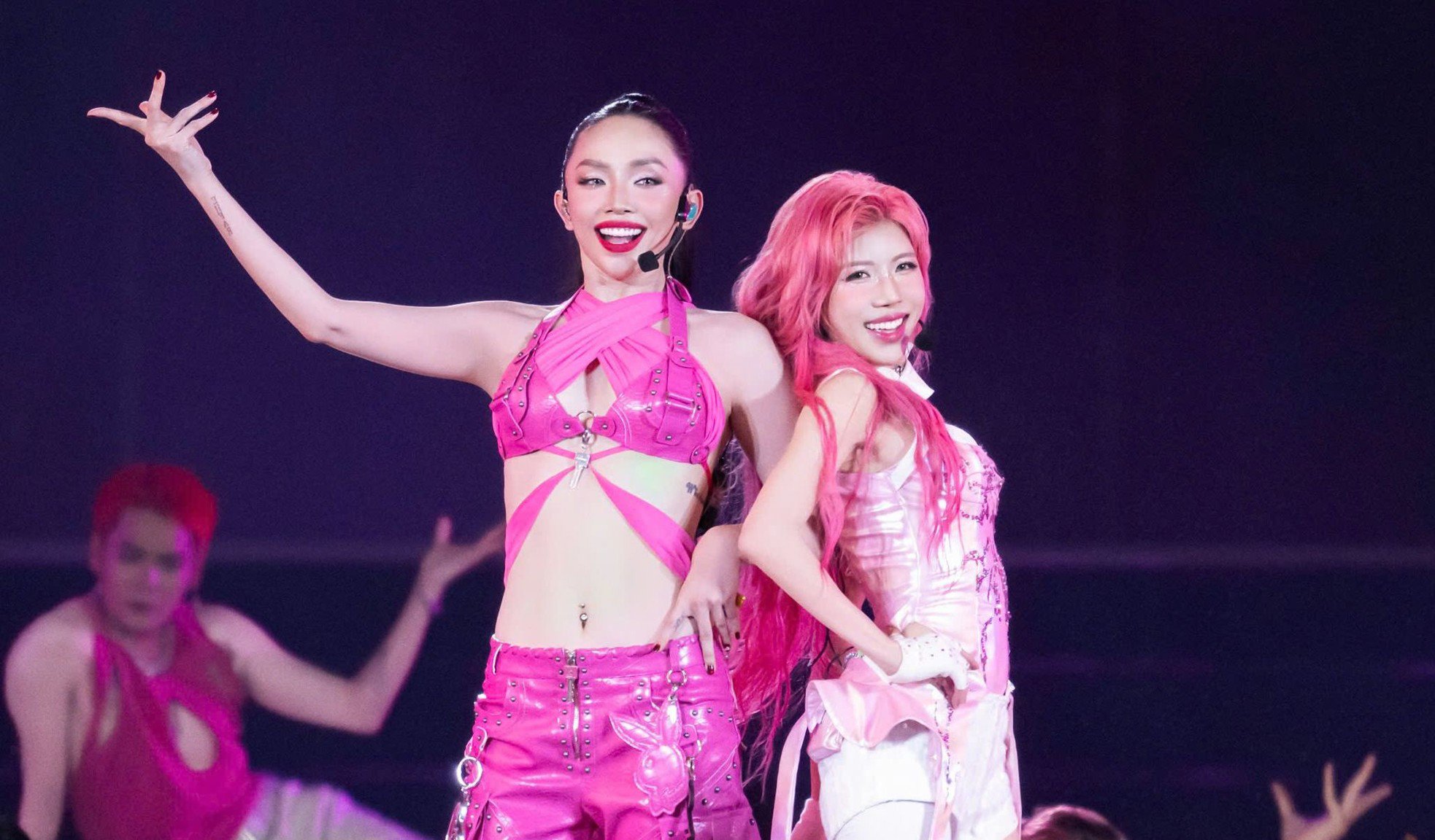 8-1744679939-508-width1966height1152 'Trầy da tróc vảy' với 48 chị đẹp - 7