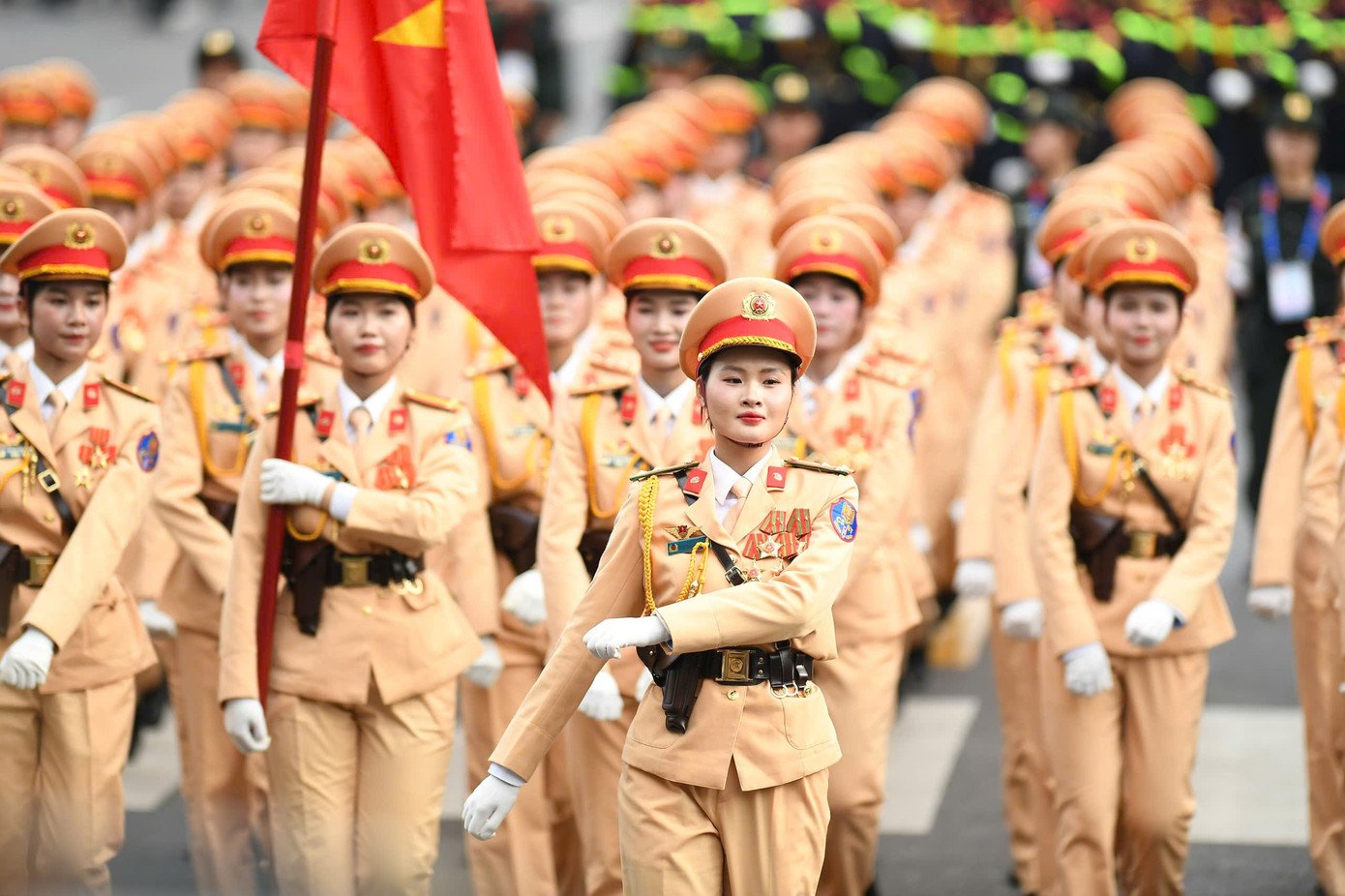 8-1756817614-327-width1390height926 Cảnh sát giao thông là một trong những lực lượng tiên phong được hình thành và hoạt động ngay từ những ngày đầu thành lập nước; những tổ chức tiền thân của lực lượng Cảnh sát giao thông đã tham gia dẫn đường, chỉ huy giao thông, đảm bảo an toàn thông suốt các tuyến vận tải hàng hóa, lương thực, vũ khí, đạn dược.