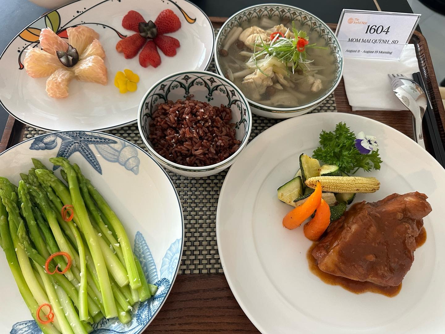 Ngô Thanh Vân thuê dịch vụ ở cữ 5 sao về nhà chăm sóc, chi tiết chăm con ban đêm gây tranh cãi- Ảnh 6. Ngô Thanh Vân thuê dịch vụ ở cữ 5 sao về nhà chăm sóc, chi tiết chăm con ban đêm gây tranh cãi- Ảnh 6.