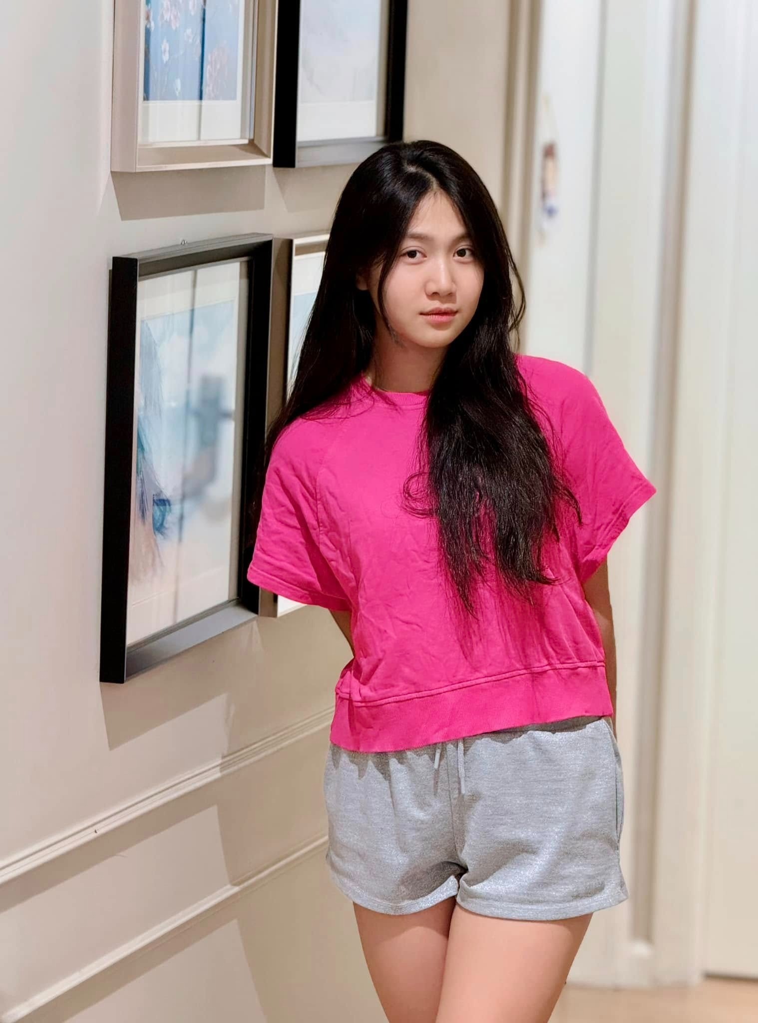 Vợ chồng Mạnh Trường khoe con gái ở tuổi 16, xinh xắn thế nào mà được gọi là hoa hậu tương lai?- Ảnh 7.