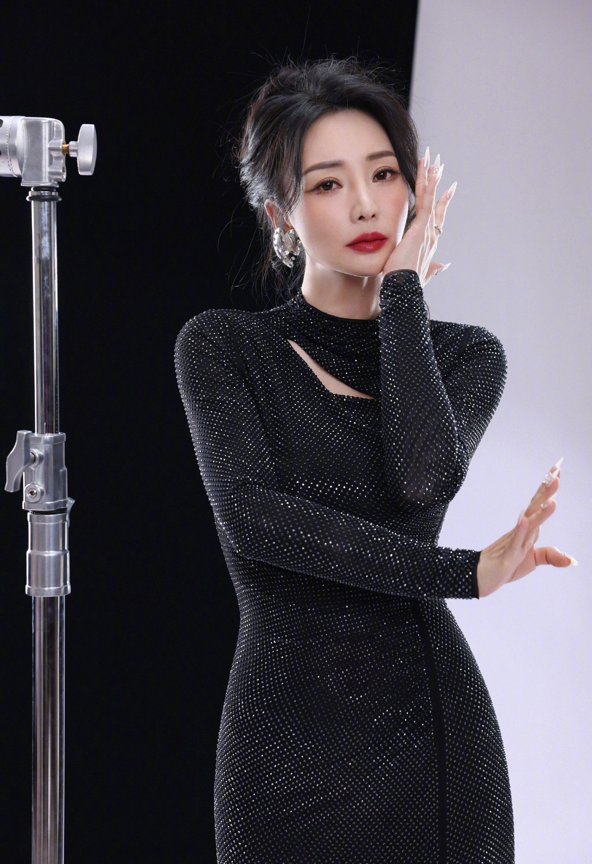 Mỹ nhân sở hữu body bốc lửa nhất showbiz nhưng không ai muốn cưới- Ảnh 1.