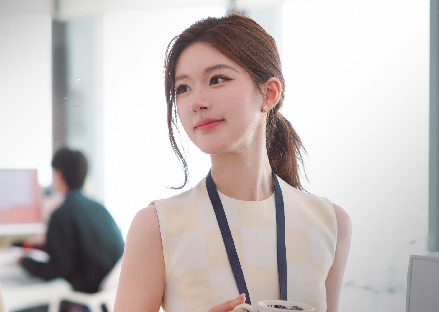 Diễn kém và thiếu khí chất minh tinh, Triệu Lệ Dĩnh lép vế trước “bản sao”- Ảnh 9.