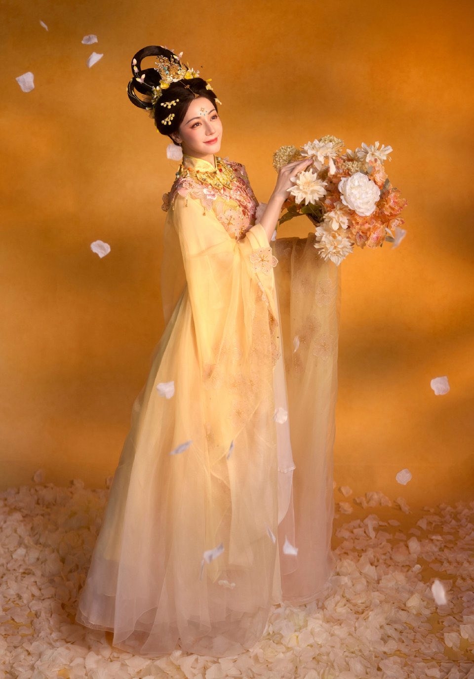 Ngàn vạn mỹ nhân đều thua chị Hằng đẹp nhất Trung Thu 2025: Tiên khí đầy người ngắm mà mê, không phân biệt nổi thật hay mơ- Ảnh 5. Ngàn vạn mỹ nhân đều thua chị Hằng đẹp nhất Trung Thu 2025: Tiên khí đầy người ngắm mà mê, không phân biệt nổi thật hay mơ- Ảnh 5.