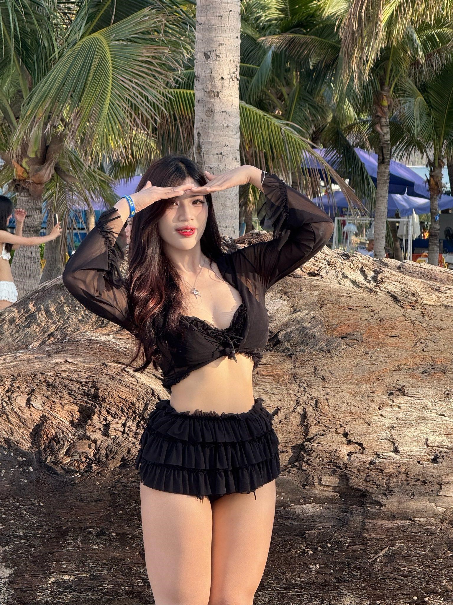 Trở lại sau thời gian vắng bóng, hot girl đô vật hóa