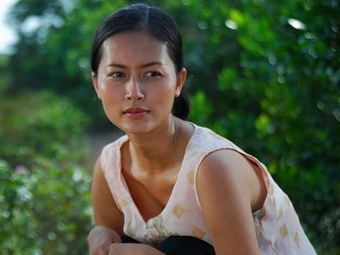 Sốc visual đại mỹ nhân vào vai Hoàng hậu quyền lực nhất Việt Nam, 30 năm nhan sắc không đổi mới đáng nể- Ảnh 8.