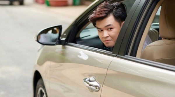 Gửi cha mẹ tiền dưỡng già nhưng họ lại mua xe cho em trai 8 8 thumbnail anh cat 3 2 1764810598 width740height495 auto cropjpg