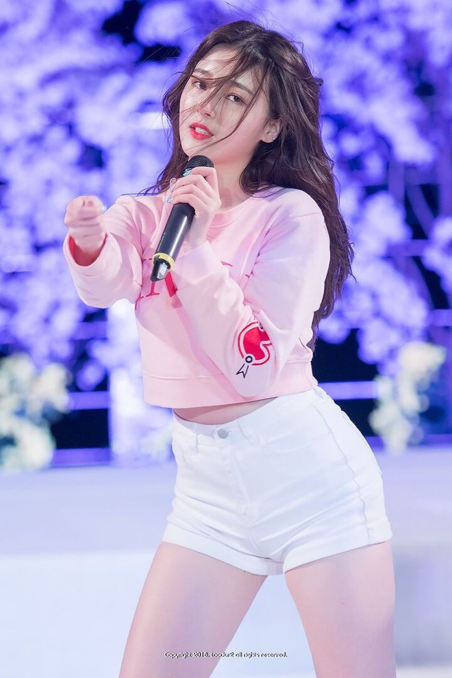 Nữ ca sĩ đình đám bị quay lén ngay giữa sự kiện, kẻ biến thái thú nhận hành vi nhưng hình phạt lại quá nhẹ- Ảnh 4. Nữ ca sĩ đình đám bị quay lén ngay giữa sự kiện, kẻ biến thái thú nhận hành vi nhưng hình phạt lại quá nhẹ- Ảnh 4.